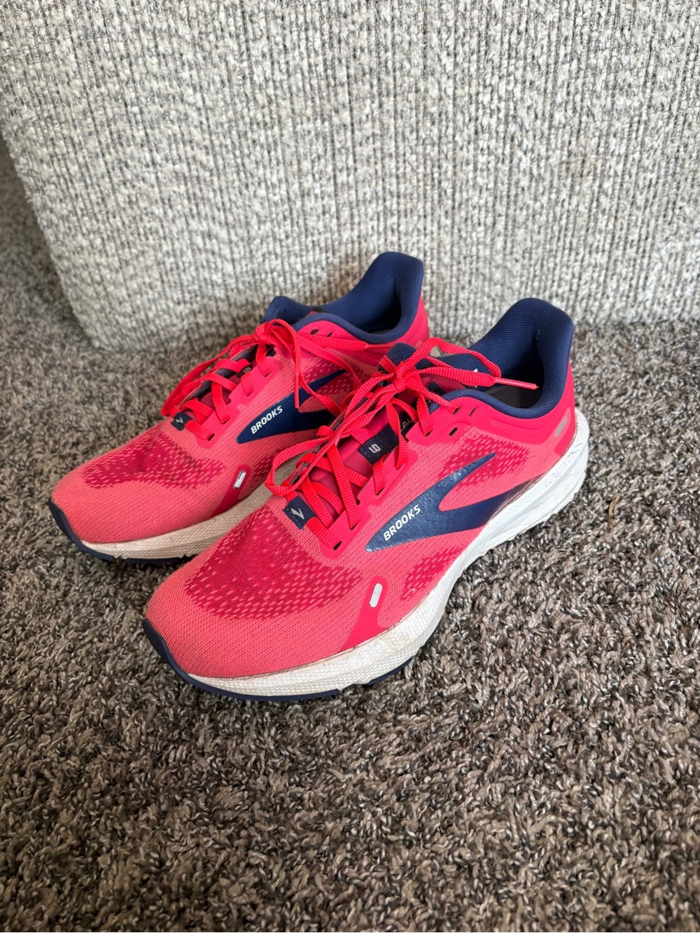 Brooks Women's Launch 9 Running Sneakers Size 9